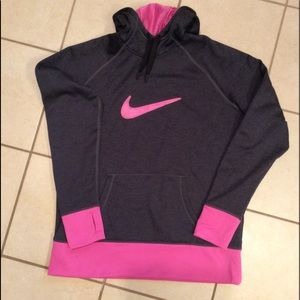 NWOT Nike therma fit sweatshirt